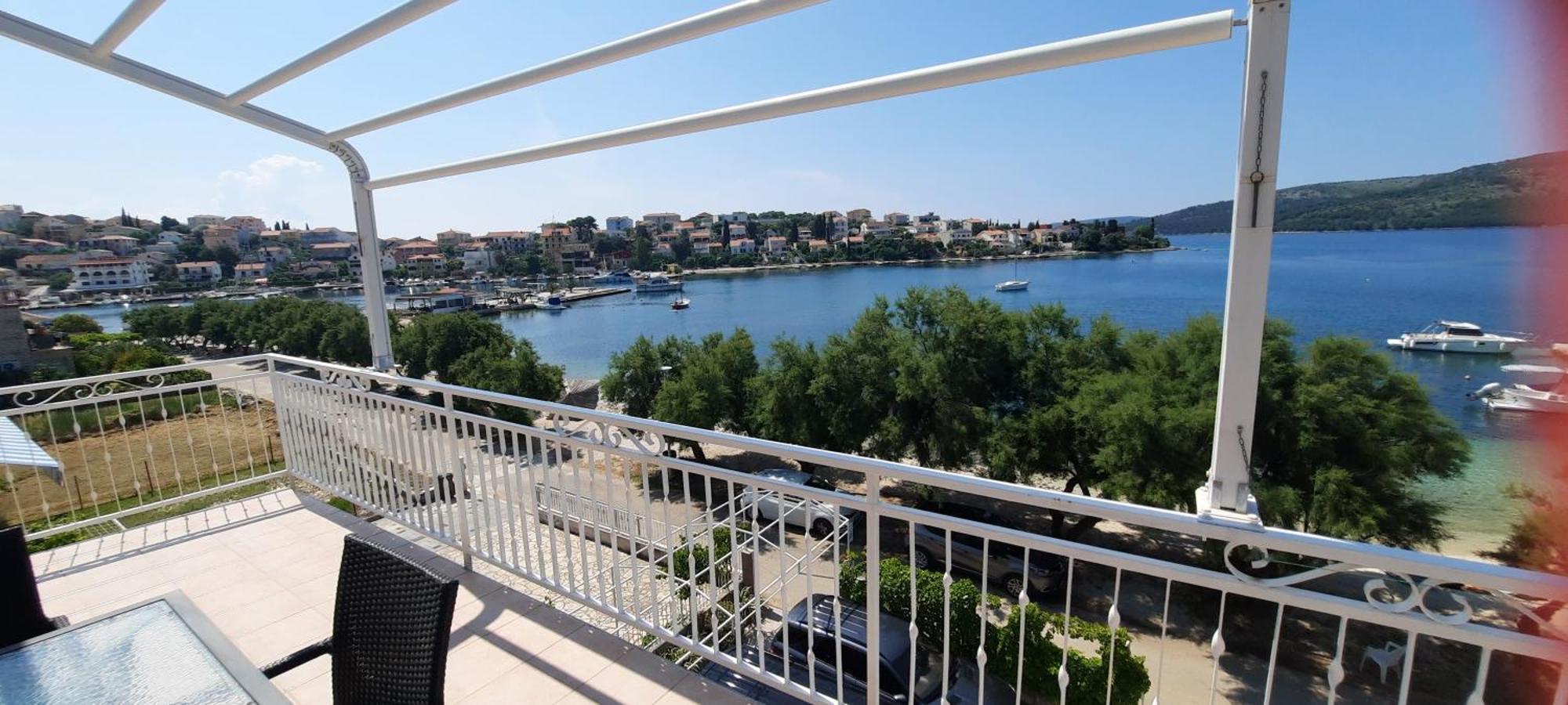 Apartments Ana Bilota Seget Vranjica Exterior photo